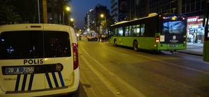 Denizli'de halk otobüsünün ezdiği yaşlı adam kurtarılamadı
Dengesini kaybedip düşünce yetişmek istediği otobüs üzerinden geçti