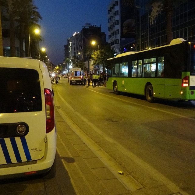 Denizli'de halk otobüsünün ezdiği yaşlı adam kurtarılamadı
Dengesini kaybed...
