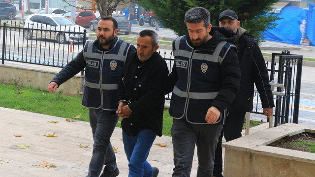 Tartıştığı arkadaşını evinin önünde vurdu (2)