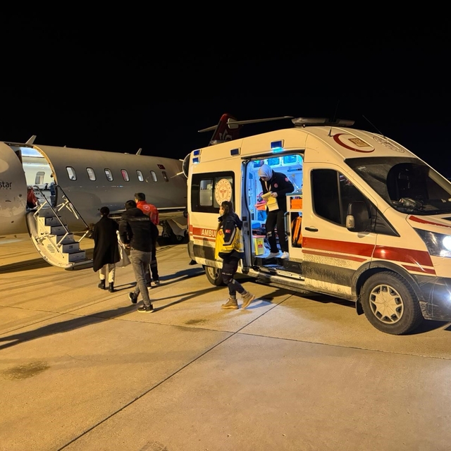 Ağrı'da 2 yaşındaki bebek ambulans uçakla İstanbul'a sevk edildi
