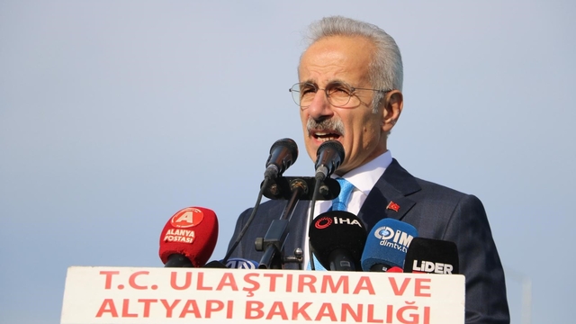 Bakan Uraloğlu: "23 yılda Antalya'nın ulaşım ve iletişim altyapısına 244,6 milyar lirayı aşan yatırımlar gerçekleştirdik"
Alanya Doğu Çevre Yolu'nun Hasbahçe-Mahmutlar arası 12 kilometrelik kesimi ile Demirtaş Kavşağı hizmete açıldı