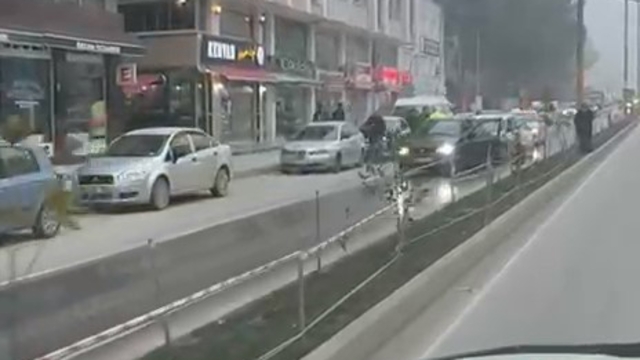 Sinop'ta yola dökülen kaygan madde zincirleme kazaya neden oldu