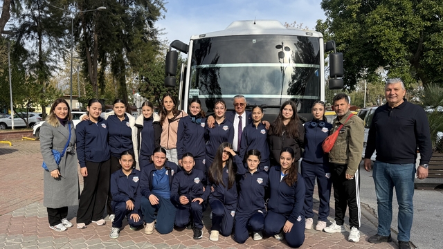 Başkan Topaloğlu'ndan voleybolculara moral desteği