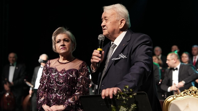 Düzce Belediyesi'nden musiki ziyafeti
Türk sanat müziğinin yaşayan çınarı amir ateş Düzce'de
Amir Ateş sevilen şarkılarını Ayşe Taş Sanat Akademisi korosu ile seslendirdi