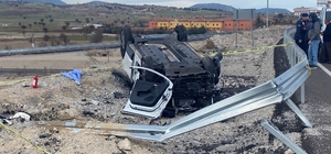 Karşı şerdi geçerek takla atan otomobilde 1 kişi hayatını kaybetti
