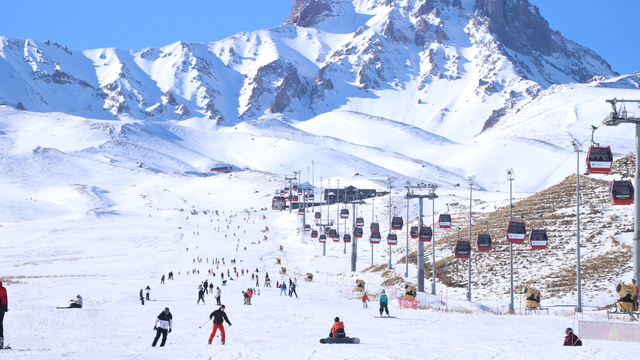 Erciyes Kayak Merkezi'nde yeni sezon, resmi törenle açıldı
