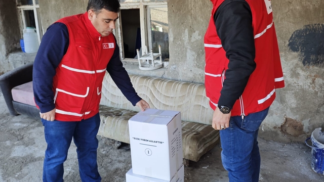 Türk Kızılay Sur Şubesi ihtiyaç sahibi ailelere yardımlarını sürdürüyor