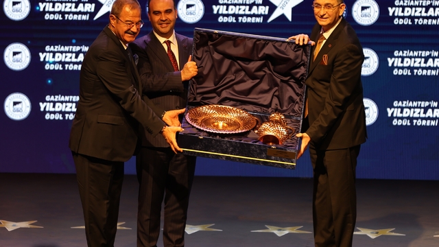 Sanayi ve Teknoloji Bakanı Kacır, "Gaziantep'in Yıldızları" ödül töreninde konuştu: