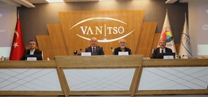 Türkiye'de barışın toplumsal, siyasal ve ekonomik boyutları masaya yatırıldı
Van TSO'da "Türkiye'de Barış Nasıl Tesis Edilir?" söyleşisi düzenlendi