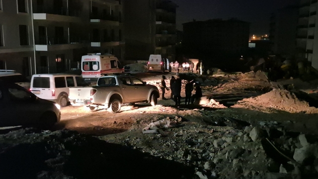 Malatya'da şantiye alanında kamyonun altında kalan işçi öldü