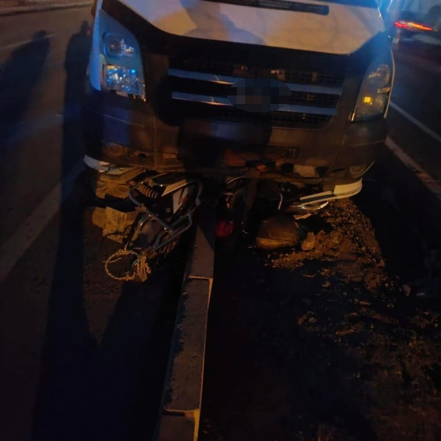 Osmaniye'de feci kaza: Motosiklet ve sürücüsü minibüsün altında kaldı