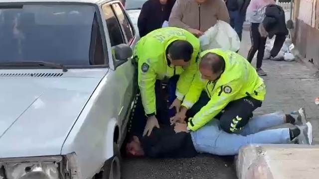 Drift atıp, polisten kaçan ehliyet sürücü, kaza yapınca yakalandı; o anlar kamerada