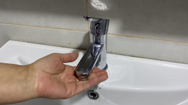 Eskişehir 1 gün boyunca susuz kaldı
Arıza sebebiyle yaşanan su kesintisi vatandaşı mağdur etti
Kadir İri: "Şu anda perişan bir haldeyiz"
Ahmet Sallabaş: "Taşıma suyla işlerimizi görmeye çalışıyoruz"