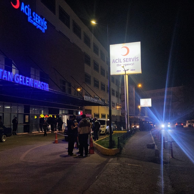 Kendisini ve çocuğunu darbettiğini öne sürdüğü kocasını bıçakla yaraladı