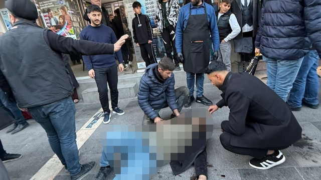 Klima montajı yaparken 2'nci kattan düşerek yaralandı