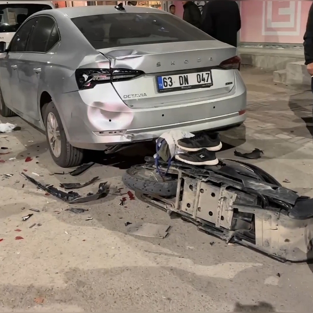 Şanlıurfa'da pikap ile motosiklet çarpıştı:2 ağır yaralı