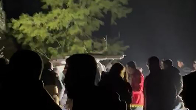 Mezarlıkta park halindeki otomobilde iki gencin cansız bedeni bulundu