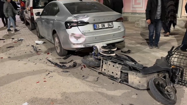 Şanlıurfa'da pikap ile motosiklet çarpıştı:2 ağır yaralı