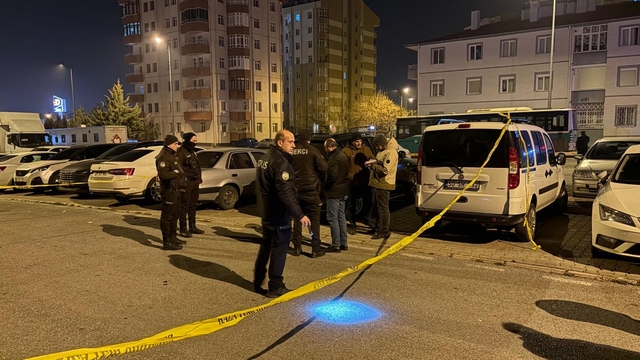 Ateş açtığı tüfeği otomobilin altına saklamaya çalıştı
Komşular arasında çıkan kavgada 1 kişi yaralandı