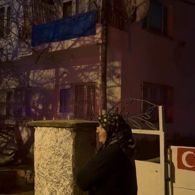 Kayseri'de komşuluk örneği: Ulaşamadığı komşusundan soğuk havada haber bekl...