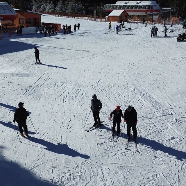 Kristal karın merkezi Sarıkamış'ta sezon coşkusu: Pistler cıvıl cıvıl