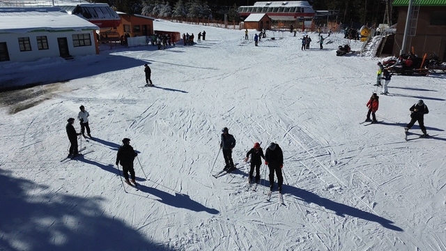 Kristal karın merkezi Sarıkamış'ta sezon coşkusu: Pistler cıvıl cıvıl