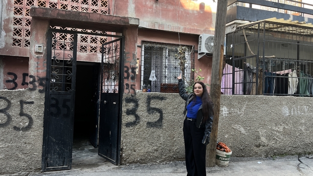 Kargoyu aracından inmeden bahçeye fırlattı
O anlar saniye saniye güvenlik kamerasınca kaydedildi