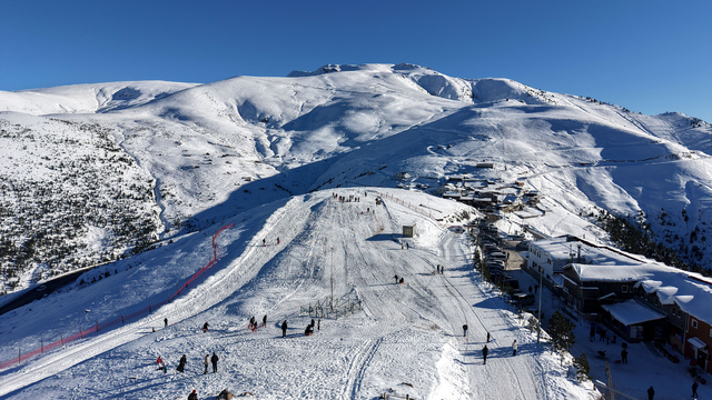 Zigana'da horonlu-halaylı kar sevinci