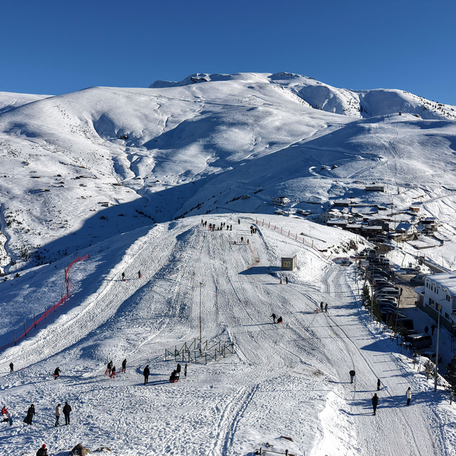 Zigana'da horonlu-halaylı kar sevinci