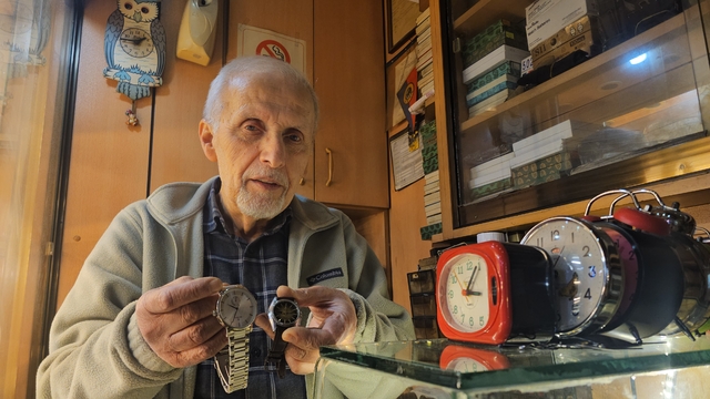 Aile mesleği saatçiliği 60 yıldır sürdürüyor