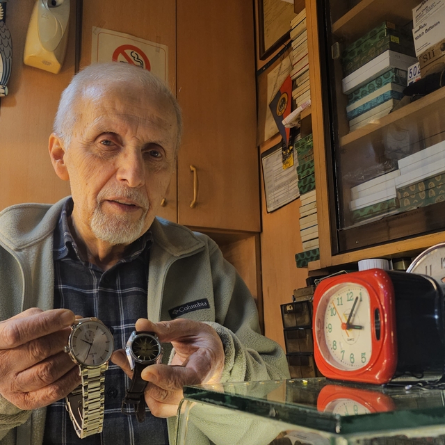 Aile mesleği saatçiliği 60 yıldır sürdürüyor