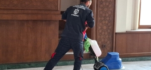 Çayırova'da cuma vaazı sırasında içeriye köpek giren cami dezenfekte edildi