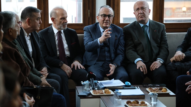 Sivas,  'İstiklal Madalyası' istiyor
Milli mücadelenin merkezlerinden olan Sivas'ta, Kent Konseyi öncülüğündeki sivil toplum kuruluşları TBMM'ye başvurup 'İstiklal Madalyası' talep etme kararı aldı