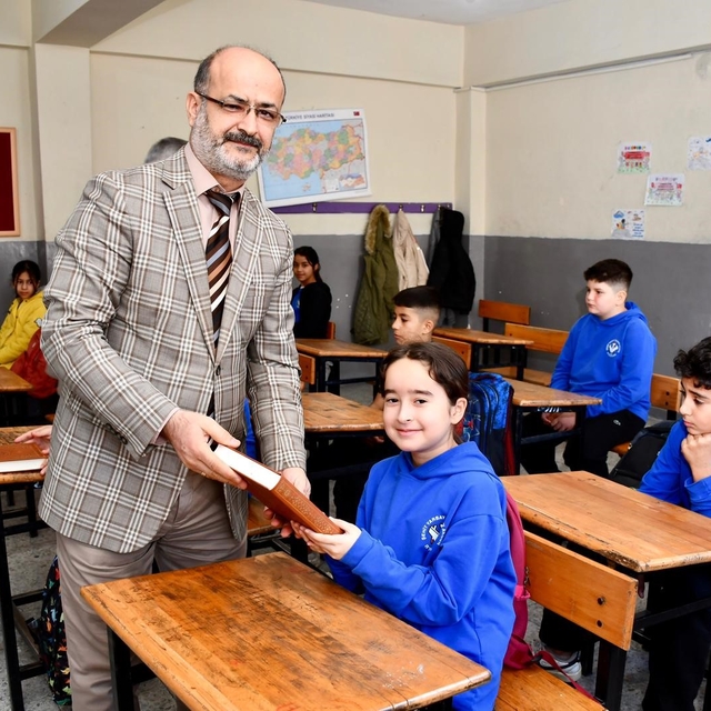 Öğrencilere Kur'an-ı Kerim hediye edildi