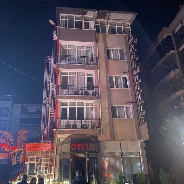 Manisa'da otelde çıkan yangın zarara yol açtı