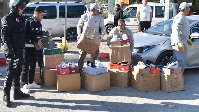 Kepez'de yol ve kaldırımları işgal eden 18 işletmeye ceza