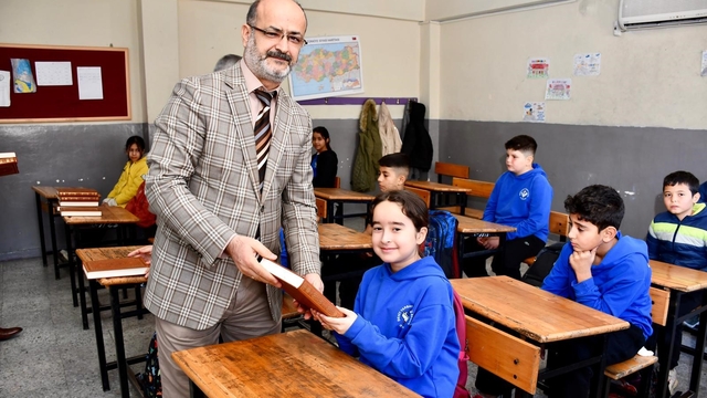 Öğrencilere Kur'an-ı Kerim hediye edildi