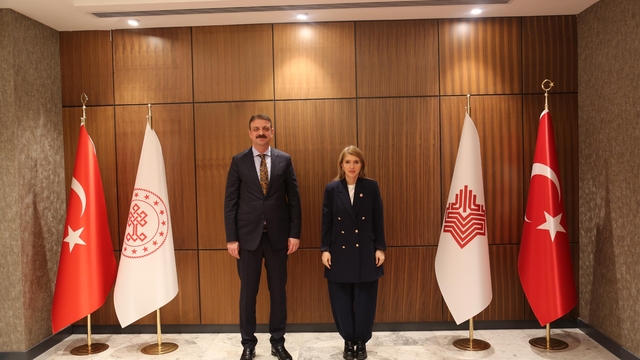 Malatya'da tarihi camiler Kurban Bayramı'na hazırlanıyor
Milletvekili Ölmeztoprak, Vakıflar genel müdürü ile Malatya'daki camileri ve tarihi eserleri görüştü