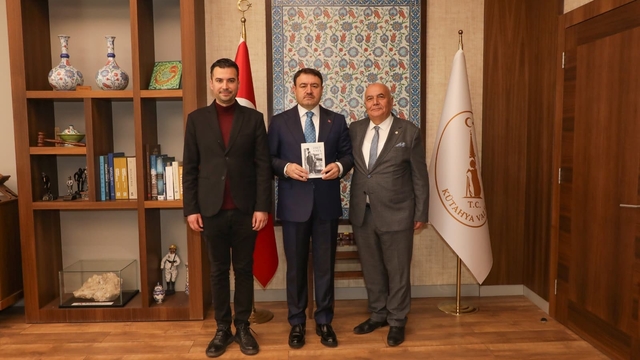 Kütahyalı "Şeref Usta" kitabının geliri çıraklara bağışlanacak