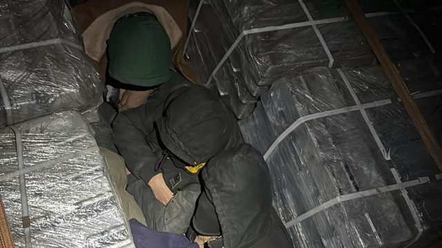 Amasya'da çinko yüklü tırdan 37 kaçak göçmen çıktı