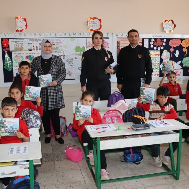 Jandarmadan öğrencilere trafik ve asayiş eğitimi