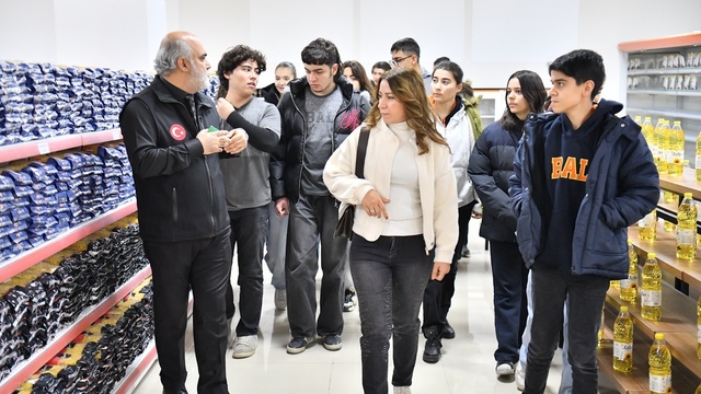 "İyilik Elçisi" Projesi gençlere yardımlaşma ve tarih bilinci aşılıyor