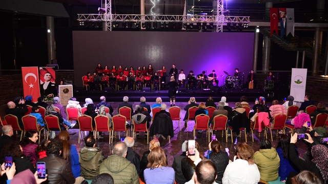 Genç müzisyenler, Bursalılara müzik ziyafeti sundu