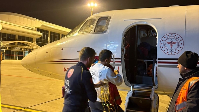 Ağrı'da karaciğer yetmezliği gelişen çocuk uçak ambulansla Ankara'ya sevk edildi