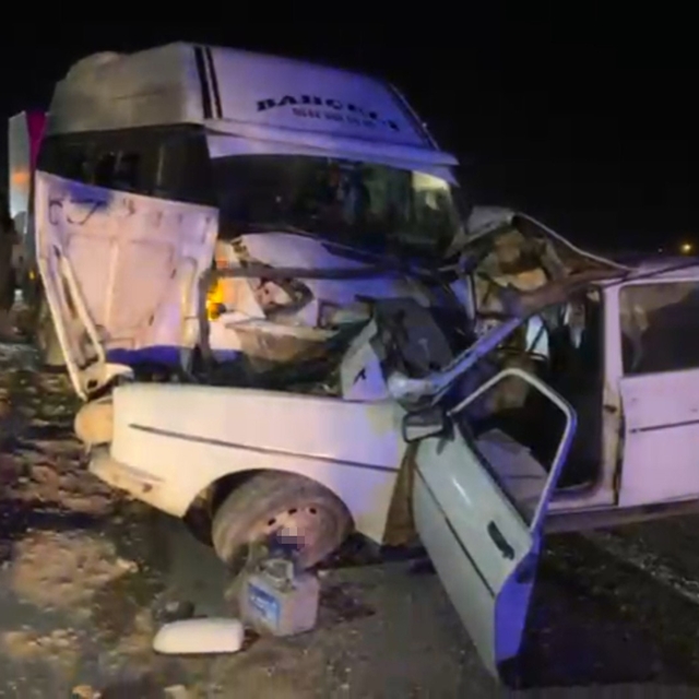 Şanlıurfa'da minibüs ile otomobil çarpıştı:1 ölü