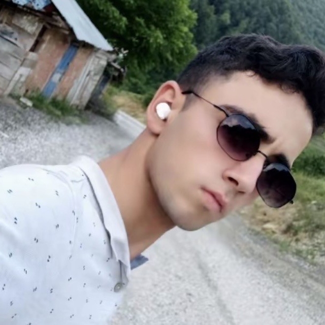 Kestiği ağacın altında kalan 19 yaşındaki genç hayatını kaybetti