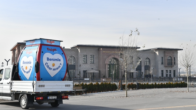 Kayseri'de Erciyes Kayak Merkezi için "Benimle çıkar mısın?" gondolu sergileniyor
