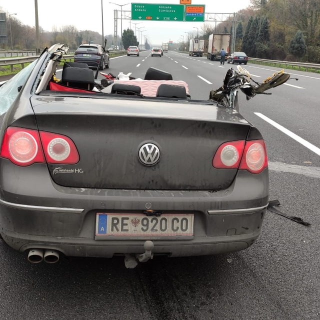 Otoyolda otomobil çekiciye çarptı; 1 ölü, 1 yaralı