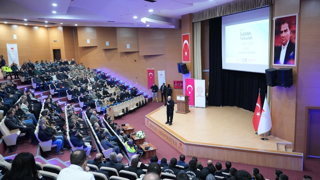 Bingöl'de gençlere ve ailelere yönelik farkındalık konferansları düzenlendi
