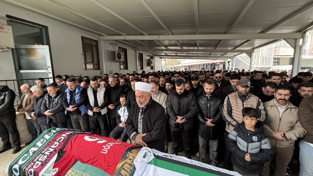 Silahlı kavgada hayatını kaybeden futbolcu Uğurcan Bekçi toprağa verildi